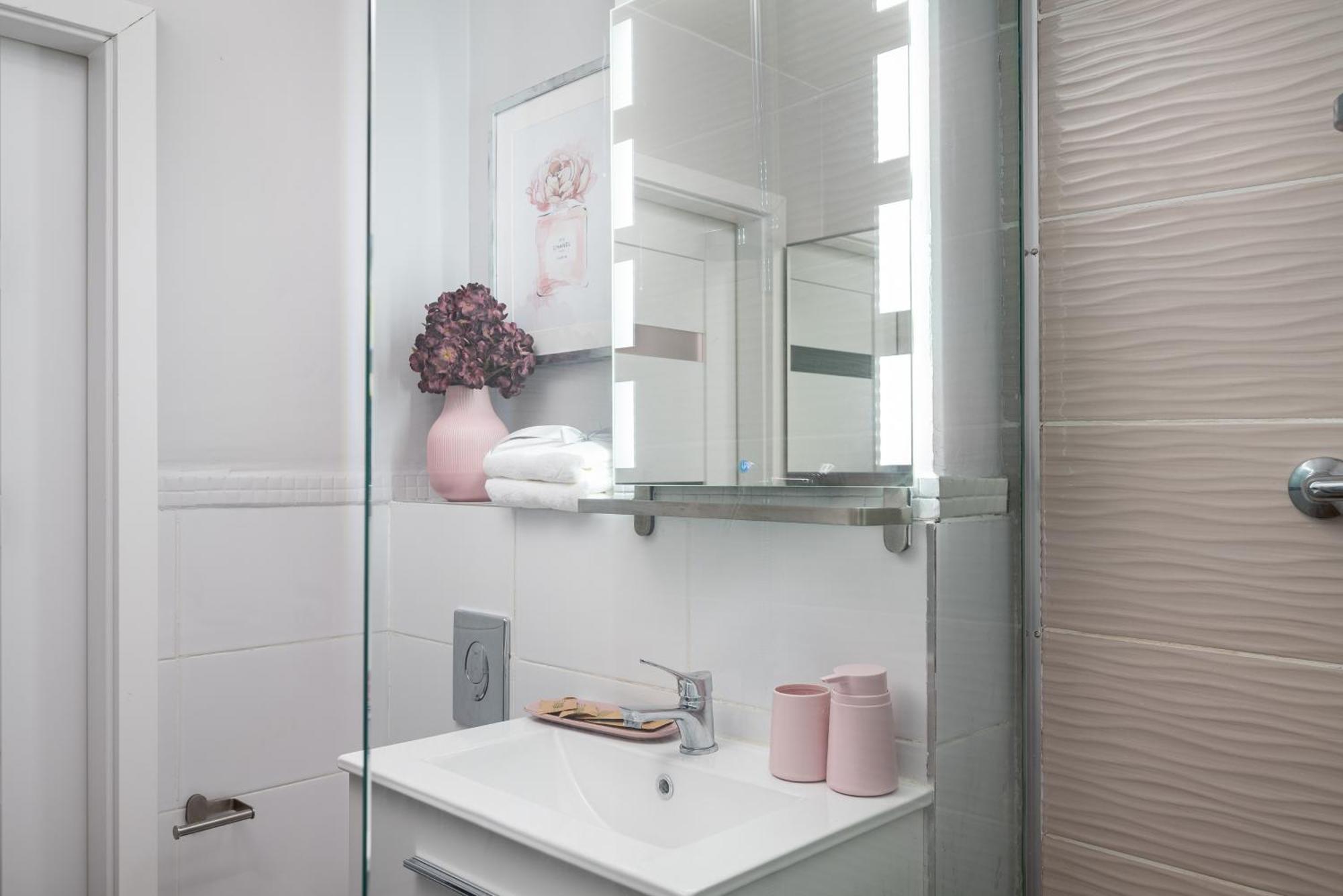 Air-conditioned Gatawaystudio 900m From Station, Parking On Site Apartamento *